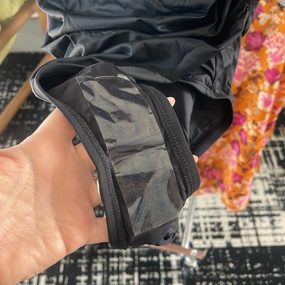 NWT La Blanca Black Ruffled Bandeau One Piece Swimsuit Size 16 - Picture 6 of 8